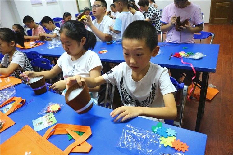 暑假生活就該多姿多彩!思源公益活動(dòng)走進(jìn)社區(qū)