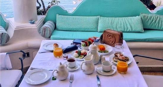 有些酒店會免費提供早餐，