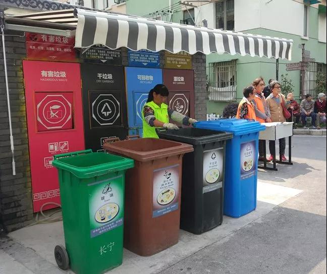 新概念英語(yǔ)-全上海最頭疼的垃圾分類英語(yǔ)怎么說(shuō)